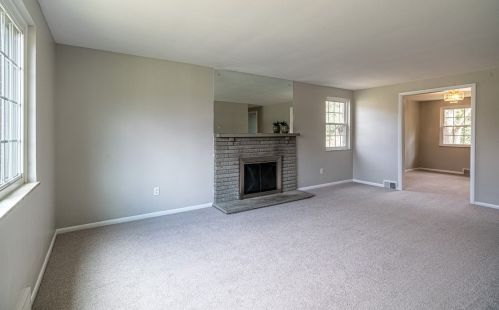 9424 Magellan Dr, Pittsburgh, PA 15237-6116