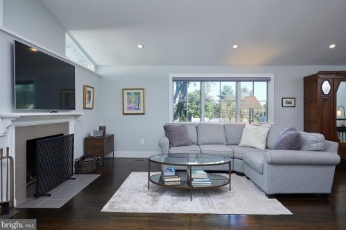 6825 Old Chesterbrook Rd, Mc Lean VA 22101-4408 exterior