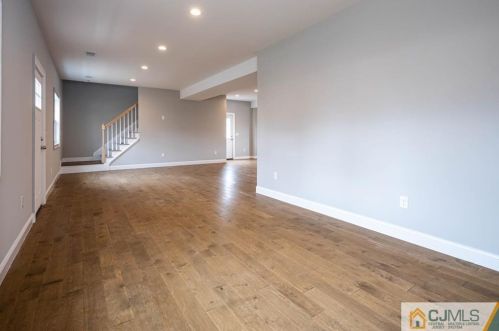 87 Ashley Rd, Edison NJ  08817-4062 exterior