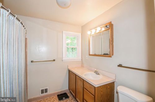 12 Crst Park Ct, Silver Spring MD 20903-1305 exterior