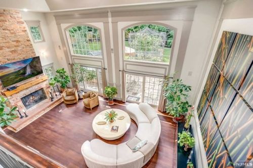 3 Pne Ter, Demarest NJ 07627-1214 exterior