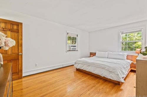 1 Hidden Lk Ct, Ridgefield CT 06877-2310 exterior