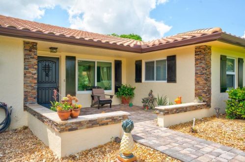 8470 Mizzen Dr, Boynton Beach FL 33472-2721 exterior