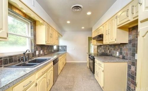 3100 Dartmouth St, Bakersfield, CA 93305-2018