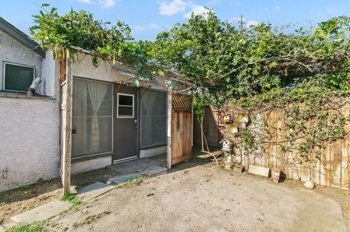 9109 Ramona St, Bellflower CA 90706-6438 exterior