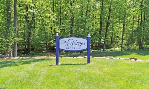 88 Henning Ter, Parsippany NJ 07834-3716 exterior