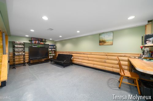 4085 Nicholl Ave, Meskegon MI 49444-3633 exterior