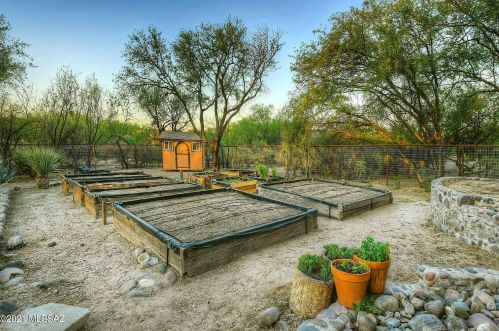 11330 Tanque Verde Rd, Tucson AZ  85749-8525 exterior