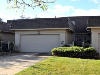 19229 Briarwood Ln, Cleveland, OH 44149-3109