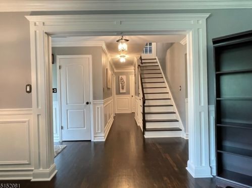 14 Burnett Dr, Chester, NJ 07930-2714