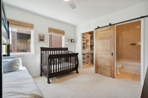 2759 Bosworth Ave, Chicago IL 60642-2341 exterior