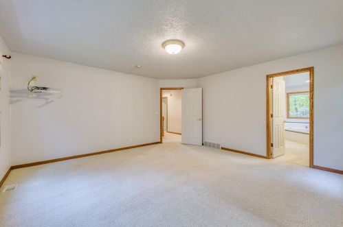 27526 Rolling Pines Ct, Lawton MI 49065-8601 exterior