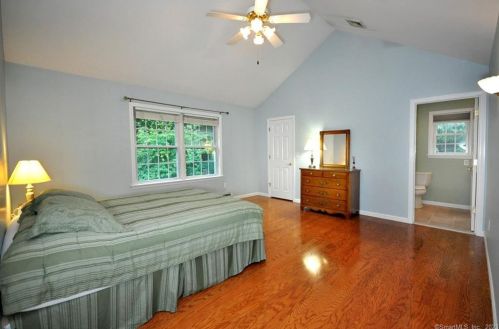 221 Marshall Phelps Rd, Windsor CT 06095-1743 exterior