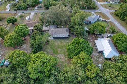 5406 Palmetto Dr, Fort Pierce FL 34982-7481 exterior