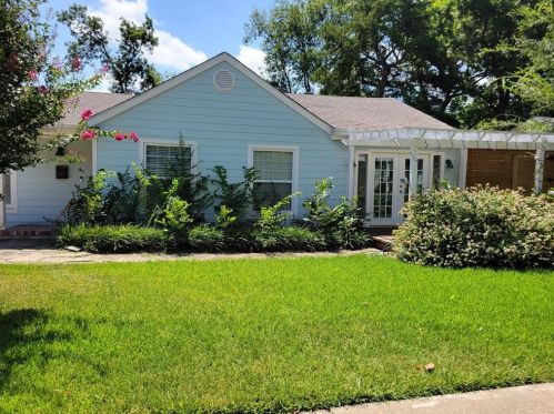 8718 Angora St, Dallas TX  75218-4011 exterior