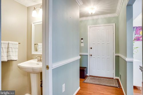 5674 Independence Cir, Alexandria VA 22312-2663 exterior