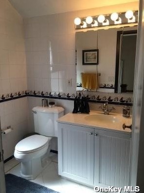 144 Carpenter St, Valley Stream NY 11580-4403 exterior