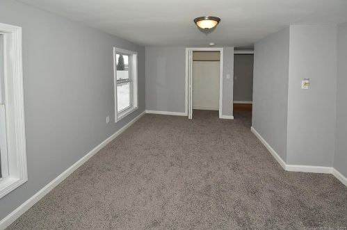 14 Lk St, Ellington CT 06029-3008 exterior