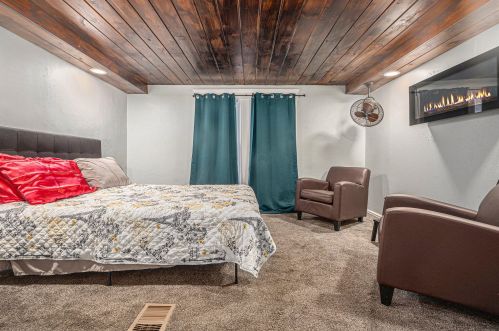 604 Apple Ave, Meskegon MI  49442-3646 exterior