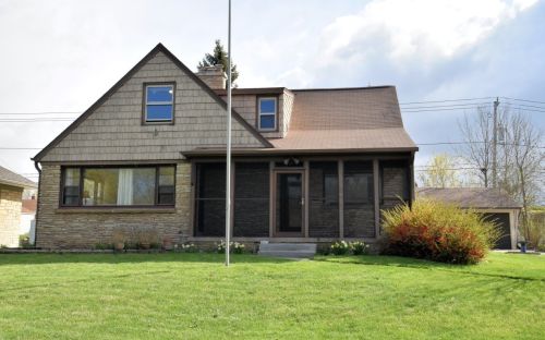 4902 Kinnickinnic River Pkwy, Milwaukee, WI 53219-3276