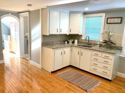 42 Cabot St, Salem, MA 01970-4642