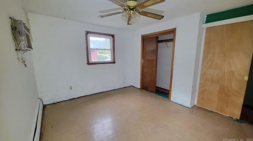 35 Ganny Ter, Enfield CT 06082-3044 exterior