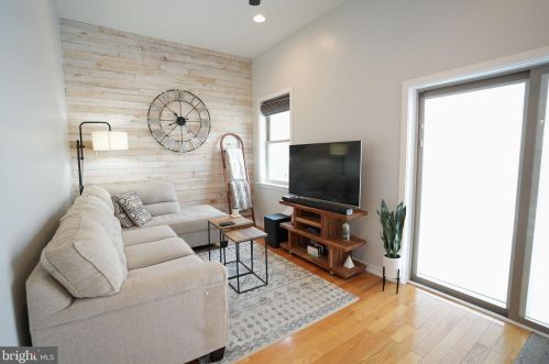 341 Cantrell St, Philadelphia PA  19148-3319 exterior