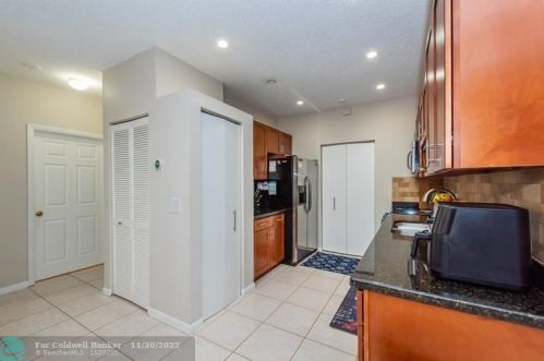 9757 Kamena Cir, Boynton Beach FL 33436-3958 exterior