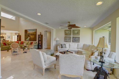 75 Hampshire Ln, Boynton Beach FL 33436-7403 exterior