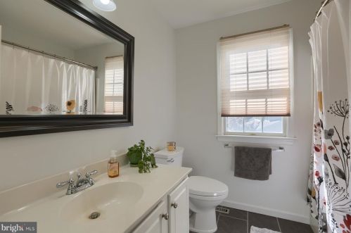 107 Doreen Dr, Hummelstown PA 17036-2725 exterior