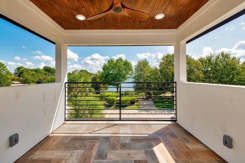 302 Edgewood Dr, Montgomery TX exterior