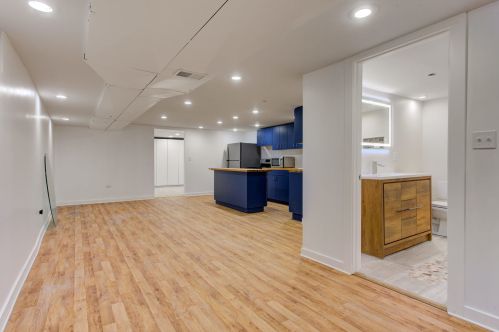 2959 Washtenaw Ave, Chicago IL 60645-3210 exterior