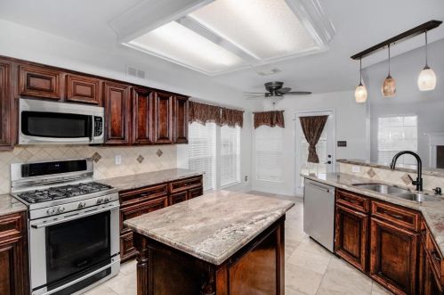 8203 Cross Country Dr, Humble TX 77346-6115 exterior