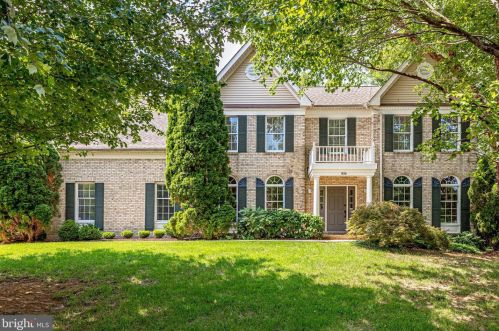 1326 Dasher Ln, Herndon, VA 20190-3940