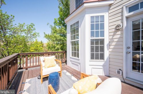 6940 Lerwick Ct, Alexandria VA  22315-5717 exterior