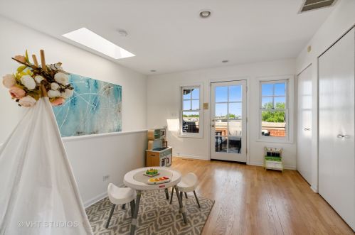 2666 Southport Ave, Chicago IL  60614-1228 exterior