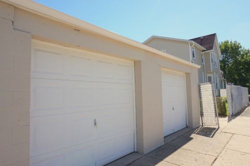 826 Raynor Ave, Joliet IL 60436-2027 exterior