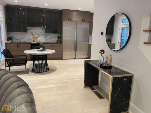 560 Morgan St, Atlanta GA 30308-2821 exterior