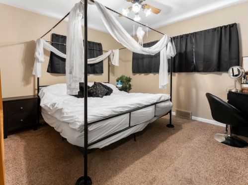 1424 12 St, Manitowoc WI 54220-5728 exterior