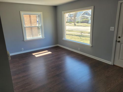 5682 35th St, Milwaukee, WI 53209-4032