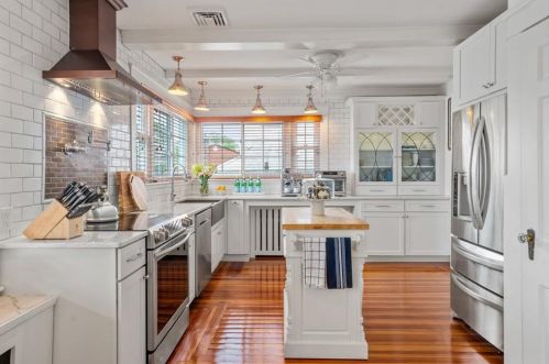 79 Bedlow Ave, Middletown, RI 02840-1451