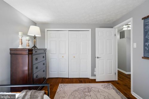 12524 Misty Water Dr, Herndon VA 20170-5702 exterior