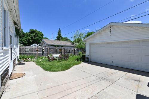 212 70, Milwaukee WI 53223-2114 exterior