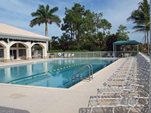 7948 Leicester Dr, Naples FL 34104-7444 exterior