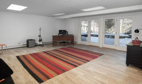 97 Holmes Rd, Ridgefield CT  06877-4303 exterior