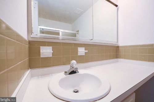 27 Providence Frg Rd, Limerick PA 19468-2905 exterior