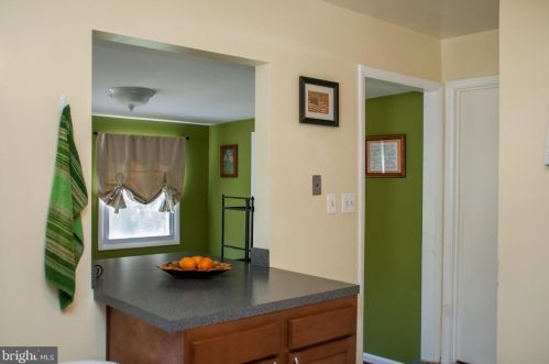 905 1st St, Rockville MD 20850-1444 exterior