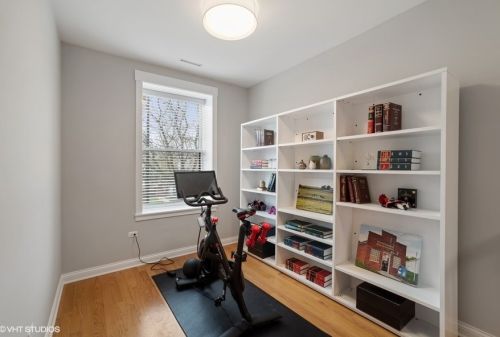 4425 Damen Ave, Chicago IL 60625-1701 exterior