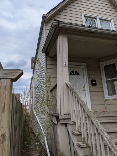 2451 Monticello Ave, Chicago IL 60618-6617 exterior