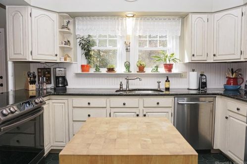 109 Babbling Brk Rd, Torrington CT 06790-2166 exterior